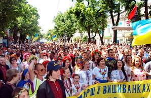 По Одессе прошел многотысячный марш вышиванок (ФОТОРЕПОРТАЖ)
