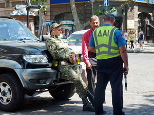Въезд на одесскую Дерибасовскую теперь охраняют ГАИшники (ФОТОФАКТ)