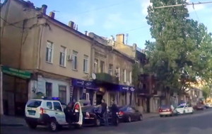 В центре Одессы задержали автомобиль с вооруженными людьми (ВИДЕО)