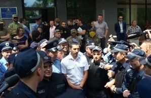 Мусорная люстрация в Одессе не удалась, а журналиста-сепаратиста оставили за решеткой