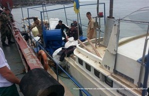 Одесские пограничники спасли в море рыбаков (ФОТО)