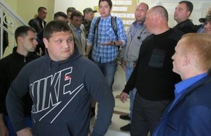 Чиновники не смогли остановить высотные стройки в центре Одессы: мешают титушки (ФОТО)