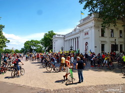 По улицам Одессы едут несколько тысяч велосипедистов (ФОТОРЕПОРТАЖ)