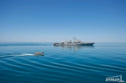 Флагман ВМС Украины проводит учения с американским эсминцем неподалеку от Одессы (ФОТО, ВИДЕО)
