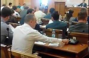 Одесские депутаты-"многостаночники" нарушают регламент горсовета (ВИДЕО)