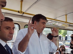 Михаил Саакашвили прогулялся по Привозу и проехался в одесском трамвае (ФОТО, ВИДЕО)