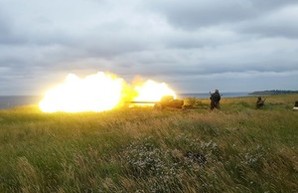 Береговые артиллеристы продолжают учиться противостоять десанту (ФОТО)