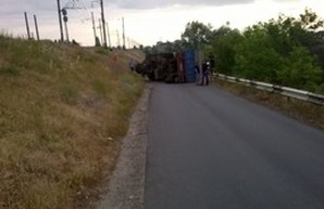 Перевернувшийся грузовик в Затоке