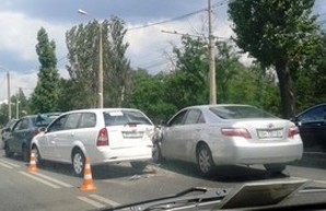 В Одессе на Николаевской дороге столкнулись четыре машины (ФОТО)