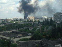 Огонь на одесском масложиркомбинате тушили восемь пожарных машин (ФОТО, ВИДЕО)