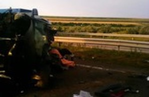 На трассе Одесса - Киев авария: в перевернувшейся машине погибла женщина (ФОТО, обновлено)
