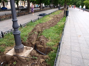На одесском Приморском бульваре строят систему орошения (ФОТО)