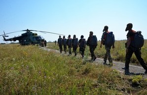 Одесские курсанты учились парашютному десанту прямо в море