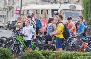 "Критическая масса" и главный по одесским парковкам: велосипедное противостояние (ФОТО)