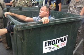 Милиция ищет мусорных люстраторов одесского депутата