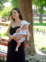 Одесситки кормили грудью младенцев в Горсаду (ФОТО)