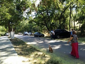 Одесская милиция снова превращает Трассу Здоровья в парковку для своих машин (ФОТО)