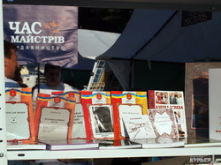 Дерибасовская превратилась в книжную ярмарку (ФОТО)