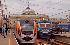 Сезон провален: Одесская железная дорога рапортует о забитых под завязку поездах