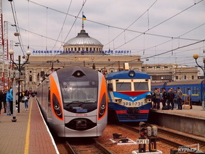 Сезон провален: Одесская железная дорога рапортует о забитых под завязку поездах