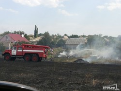 В одном из райцентров Одесской области горящая свалка угрожала охватить огнем больницу (ФОТО)