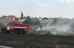 В одном из райцентров Одесской области горящая свалка угрожала охватить огнем больницу (ФОТО)
