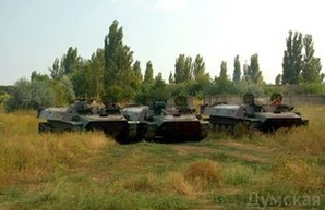 Одесские волонтеры восстановили бронетехнику для 28-й бригады (ФОТО)