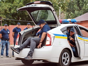 Учения: Саакашвили запаковал пострадавших в багажник полицейской машины (ФОТО, ВИДЕО)