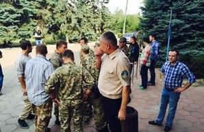 Блокада Ильичевского горсовета снята: сессию перенесли на 27 августа