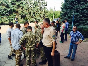 Блокада Ильичевского горсовета снята: сессию перенесли на 27 августа