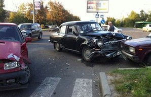 ДТП с участием раритетного авто в Харькове: фото