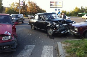 ДТП с участием раритетного авто в Харькове: фото
