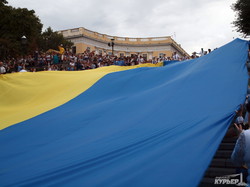 Над Одессой подняли рекордный флаг Украины (ФОТО)
