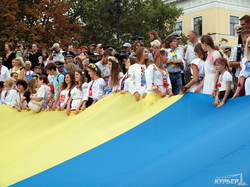 Над Одессой подняли рекордный флаг Украины (ФОТО)