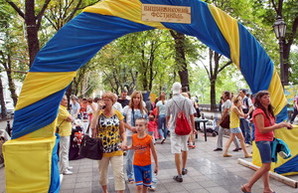 Вышиванковый фестиваль в Одессе: ярмарка на Приморском бульваре (ФОТО)