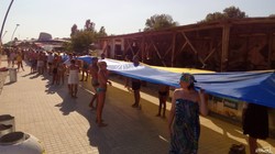 День независимости на курорте Затока: флаг Украины длиной в километр (ФОТО)