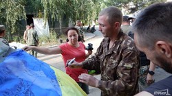 Бойцы Одесской мехбригады празднуют День независимости в Красногоровке (ФОТО)