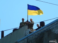 Бойцы Одесской мехбригады празднуют День независимости в Красногоровке (ФОТО)