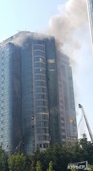 В Одессе горит высотка: с первого по последний этажи (ФОТО, ВИДЕО)