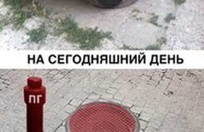 Одесская мэрия решила помочь спасателям, окрасив пожарные гидранты в красный цвет