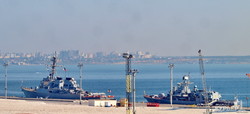 В порту Одессы ошвартованы американский эсминец и флагман ВМС Украины (ФОТО)