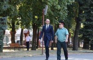 Яценюк в Одессе: ни одна страна в мире кроме Украины не воюет с ядерной державой Россией