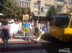 Жители центра Одессы протестуют против разрушения дома Руссова