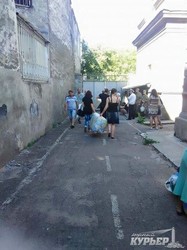 "Крым SOS" оказывает помощь переселенцам в Одесской области (ФОТО)