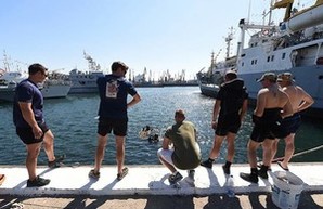 "Си-Бриз": украинские и американские водолазы погрузились на дно Одесского порта (ФОТО)