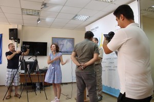 Две одесских самообороны и журналисты "7-го канала" устроили скандал вместо пресс-конференции