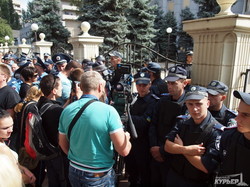 Акция "автомайдана" в Одессе: Приморский суд закрыт (ФОТО)