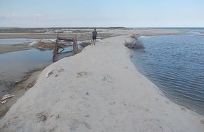 Браконьеры перекрыли соединение Тузловских лиманов с морем (ФОТО)