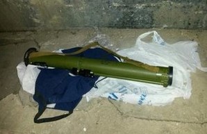 На пути кортежа Яценюка найден гранатомет