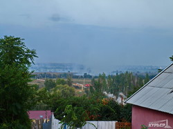В Одессе продолжают гореть Поля Орошения: удушливый дым идет на центр города (ФОТО)